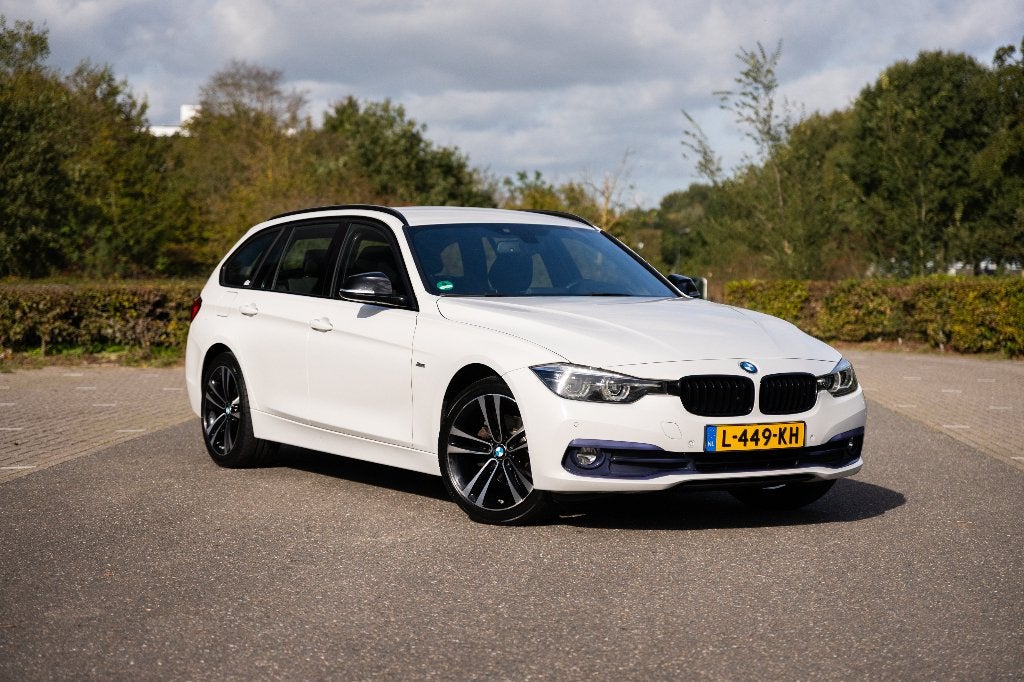 BMW 3-Serie Touring Edition Sportline 2018, Dealer onderhouden, Zwart, Wit, Handgeschakeld
