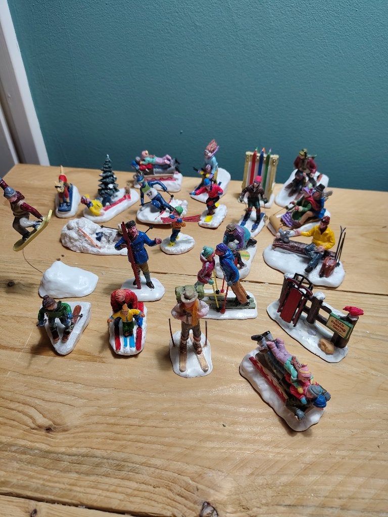 Lemax, Intratuin, Luville Diverse poppetjes voor kerstdorp, Diversen, Ophalen of Verzenden, Zo goed als nieuw