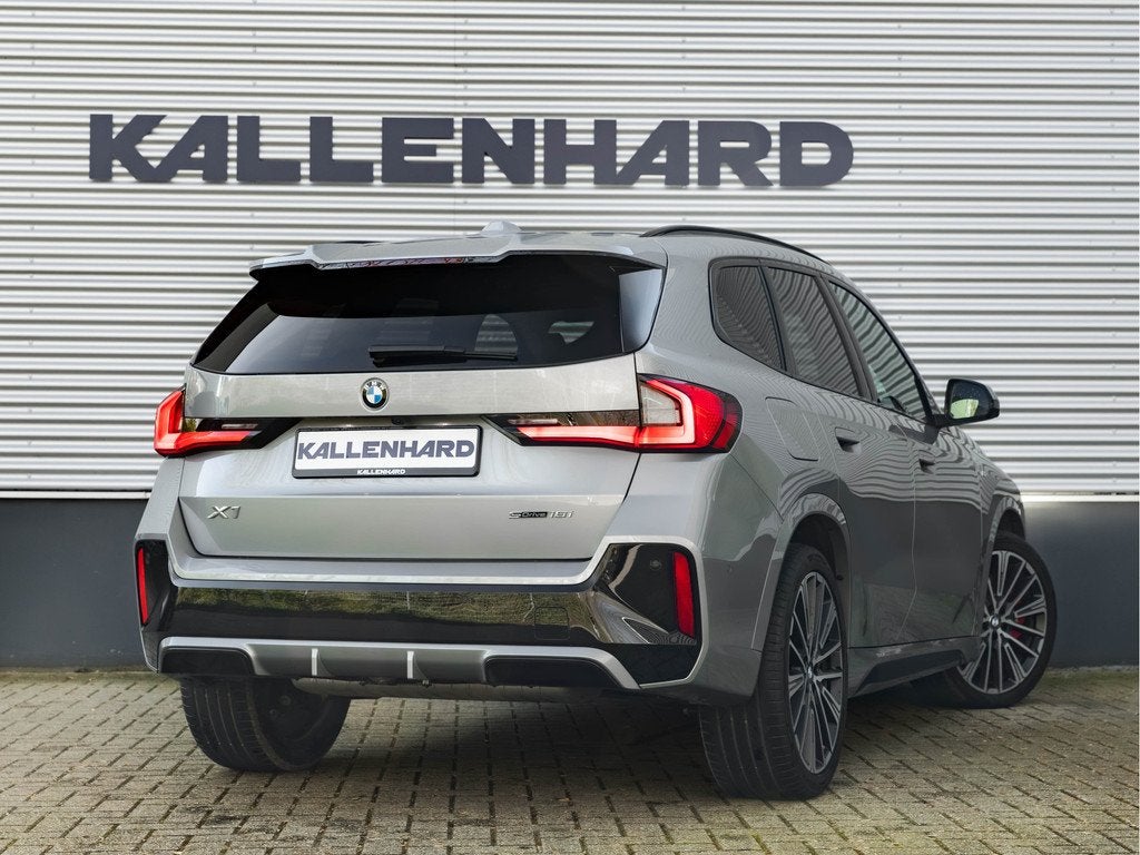 BMW X1 sDrive18i - M-Sport Pro - Pano - Trekhaak - Memoryzet, Auto's, BMW, 12 maanden, 136 pk, Gebruikt, Leder