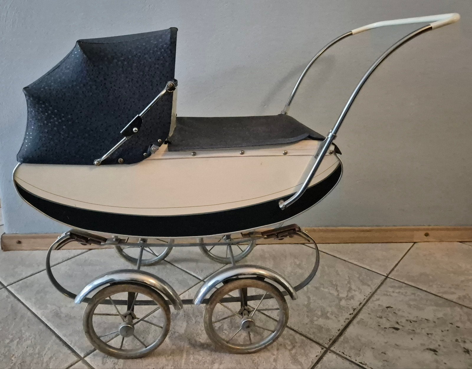 te koop Antieke poppenwagen in super nette staat, Ophalen