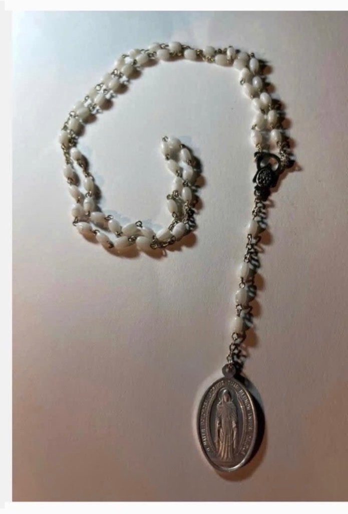 Rozekrans Maria Dolorosa met witte kralen, Ophalen of Verzenden