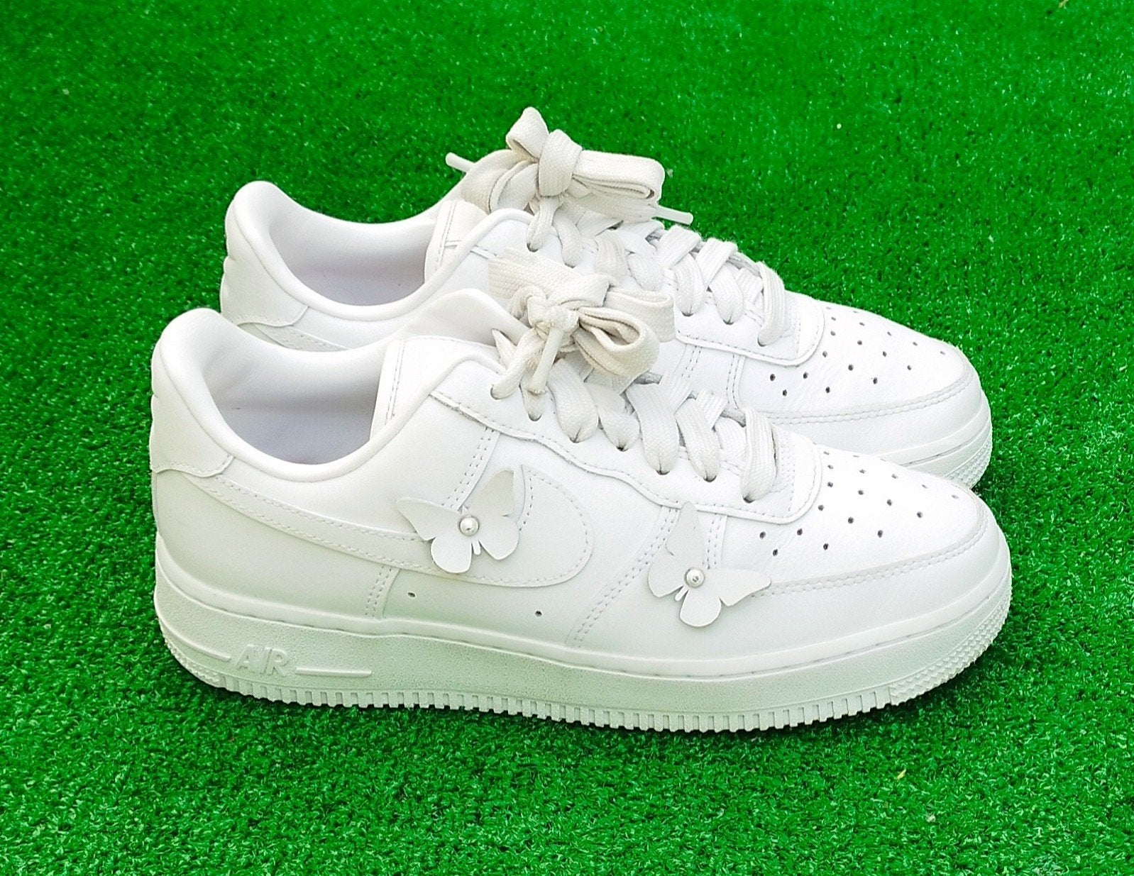 Nike Air Force 1 "White Papillon" Sneakers met Vlinders # 39, Kleding | Dames, Schoenen, Wit, Nike Inc., Nike, Nieuw