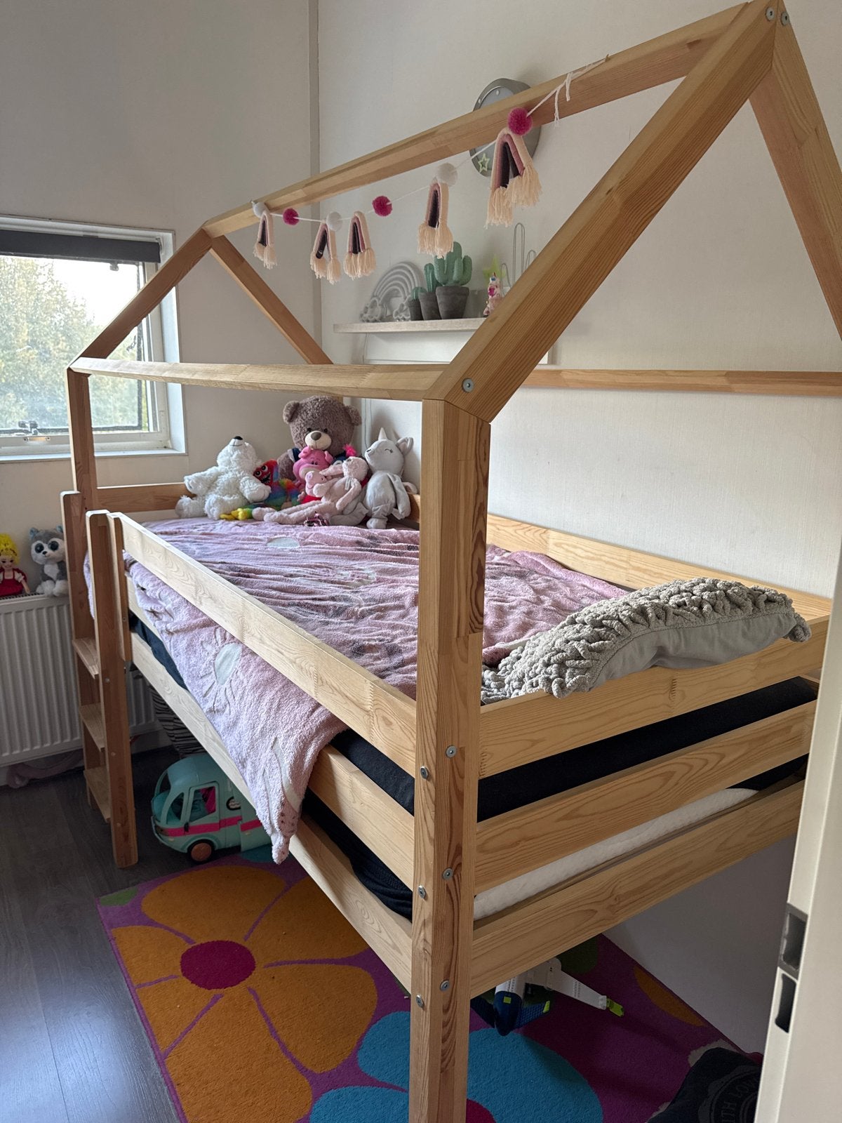 Petit Puk halve hoogslaper huisjesbed met matras/beddengoed, Kinderen en Baby's, Ophalen, 85 tot 100 cm, Zo goed als nieuw, Hoogslaper of Stapelbed
