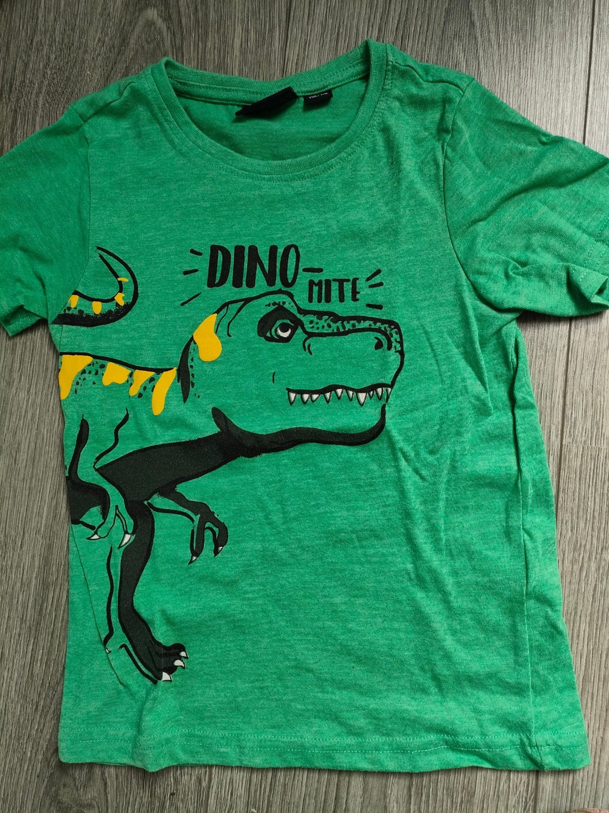 Dino T-shirt maat 110/116 - Zo goed als nieuw, Jongen of Meisje, Ophalen of Verzenden, Zo goed als nieuw, Shirt of Longsleeve