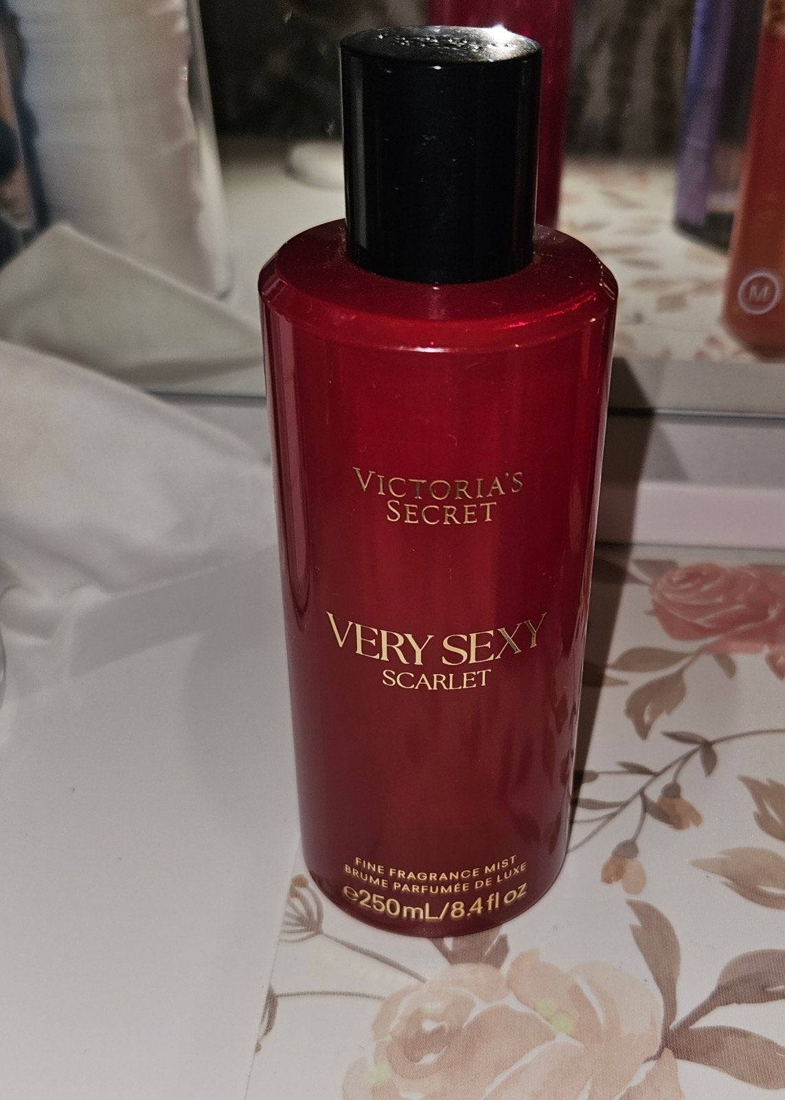 Victoria's Secret Very Sexy Scarlet Fragrance Mist, Ophalen of Verzenden, Zo goed als nieuw