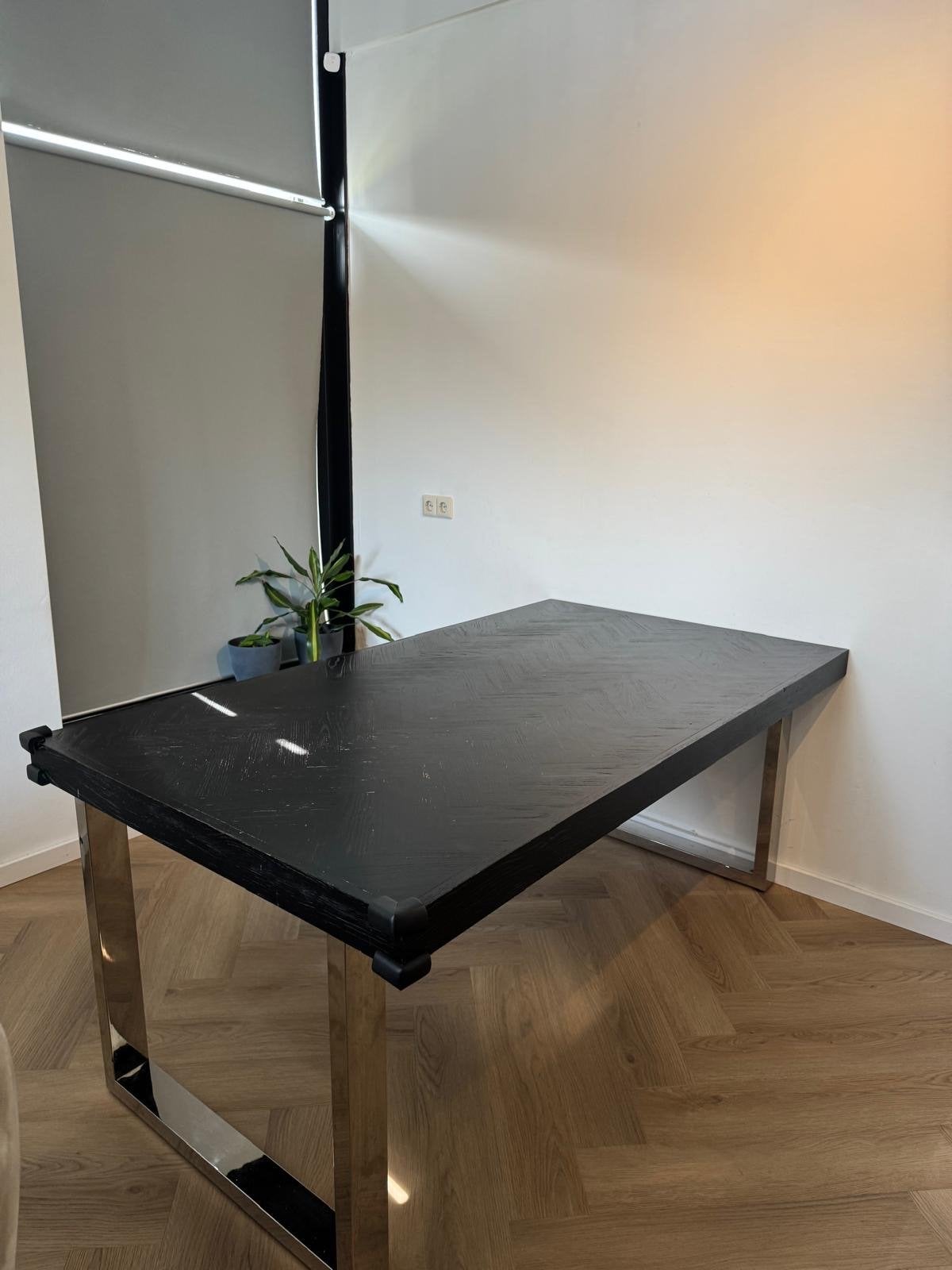 Visgraat eettafel met metalen onderstel, Huis en Inrichting, Tafels | Eettafels, Ophalen, Gebruikt, 50 tot 100 cm, 150 tot 200 cm
