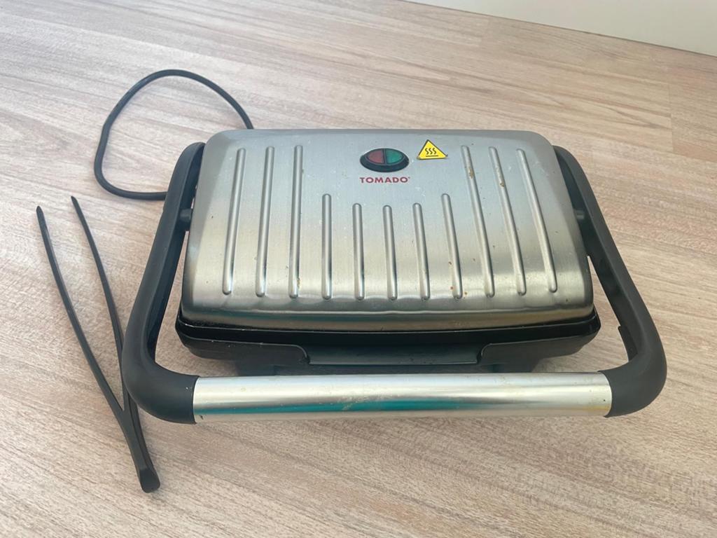 Tomado Grill/Tosti-ijzer - Zilver/Zwart, Ophalen of Verzenden, Zo goed als nieuw