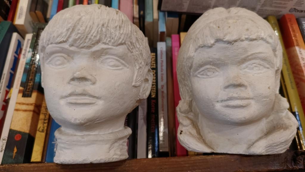 Twee gipsen kinderhoofden naar J. Rit, set, Ophalen of Verzenden, Gebruikt, Overige typen