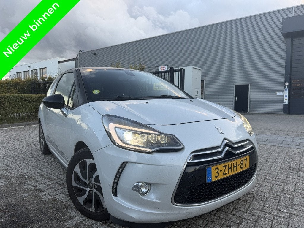 Citroën DS3 WIJ KOPEN UW AUTO GRAAG OP! (bj 2015), Auto's, Gebruikt, Euro 6, 4 cilinders, Wit