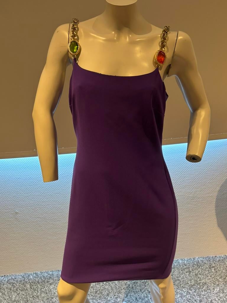 Moschino boutique jurk met aparte bandjesmet stenen it 42, Kleding | Dames, ., Paars, Cocktailjurk, Ophalen of Verzenden