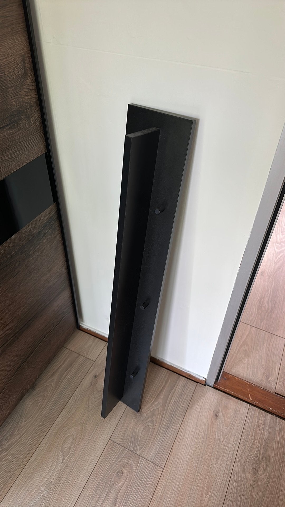 Wandplank zwart, 3 haken, Ophalen, Zo goed als nieuw