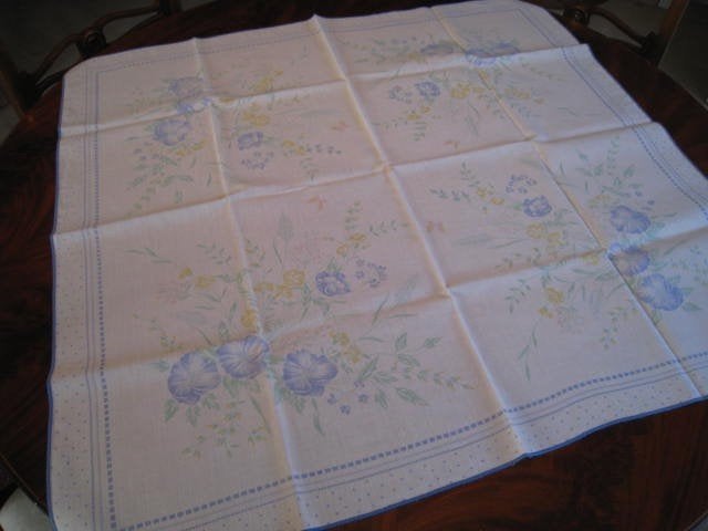Tafelkleed, vierkant, lichte stof, wit met bloemen,86x82cm, Tafelkleed, Ophalen of Verzenden, Rechthoek, Blauw