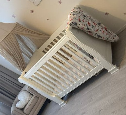 Wit babybedje van kidsmill chateau, Ophalen, 70 tot 85 cm, 140 tot 160 cm, Zo goed als nieuw