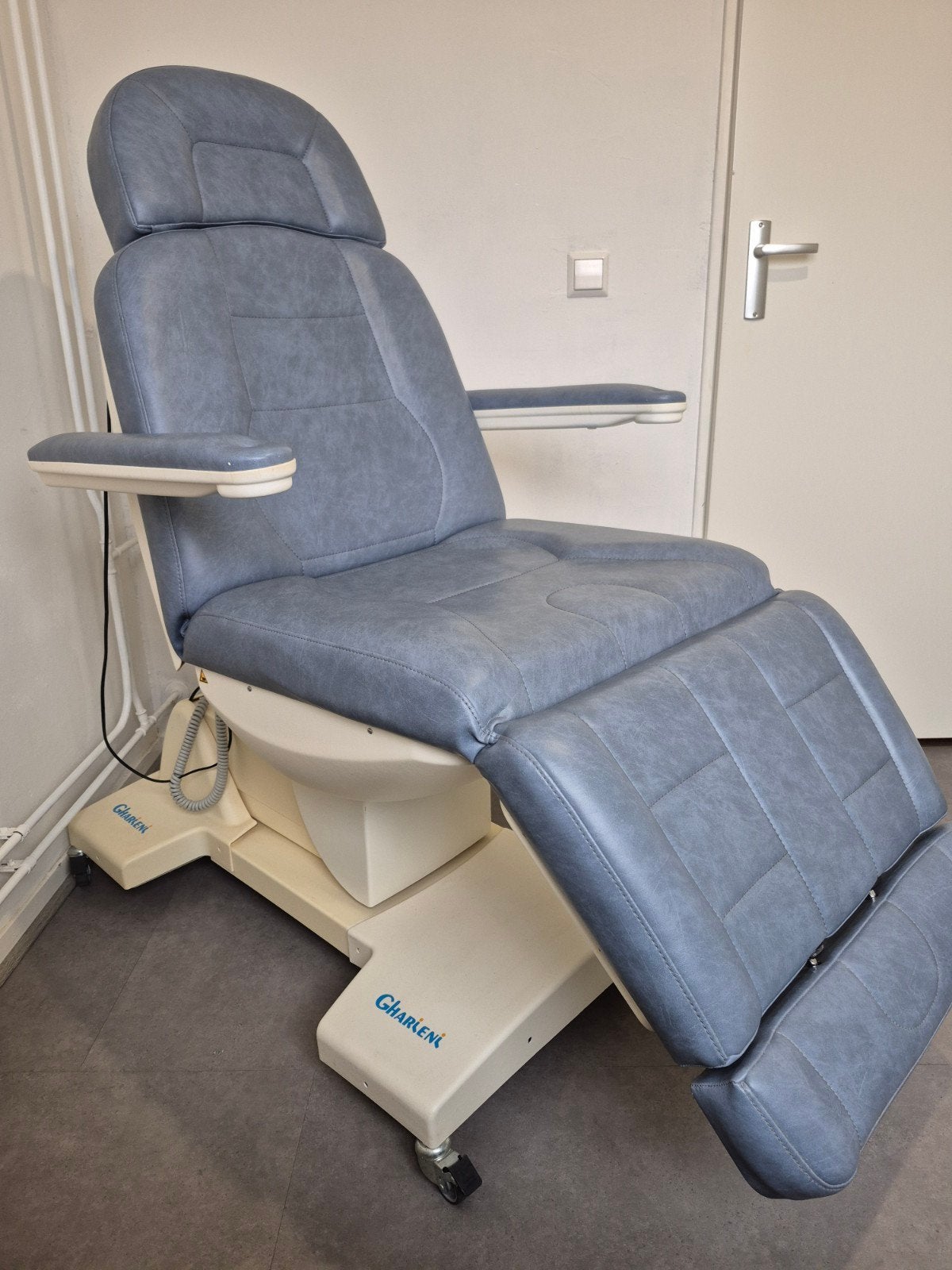 Professionele Gharleni behandelstoel, elektrisch verstelbaar, Diensten en Vakmensen, Schoonheidsspecialisten | Pedicure