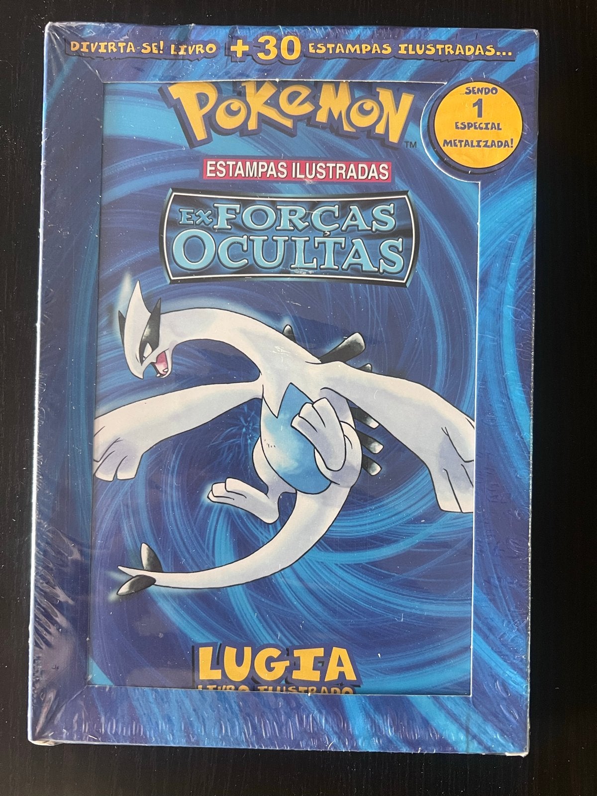 Pokémon Lugia EX Forcas Ocultas Geïllustreerd Boek Portugees, Ophalen of Verzenden, Nieuw, Boek of Catalogus
