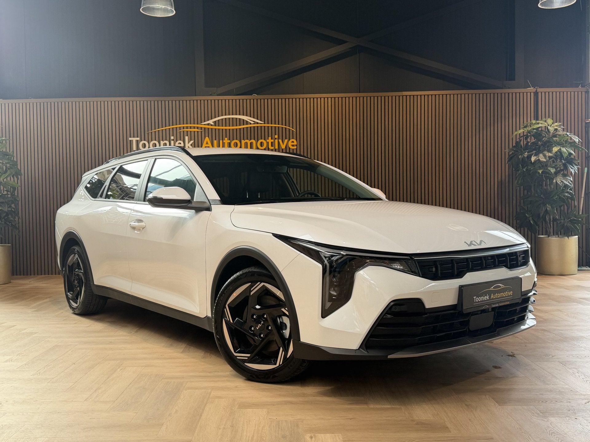 Kia K4 Sportswagon 1.6 T-GDi GT-Line Launch Edition, Auto's, Zwart, 4 cilinders, Verwarmde buitenspiegels, 179 pk