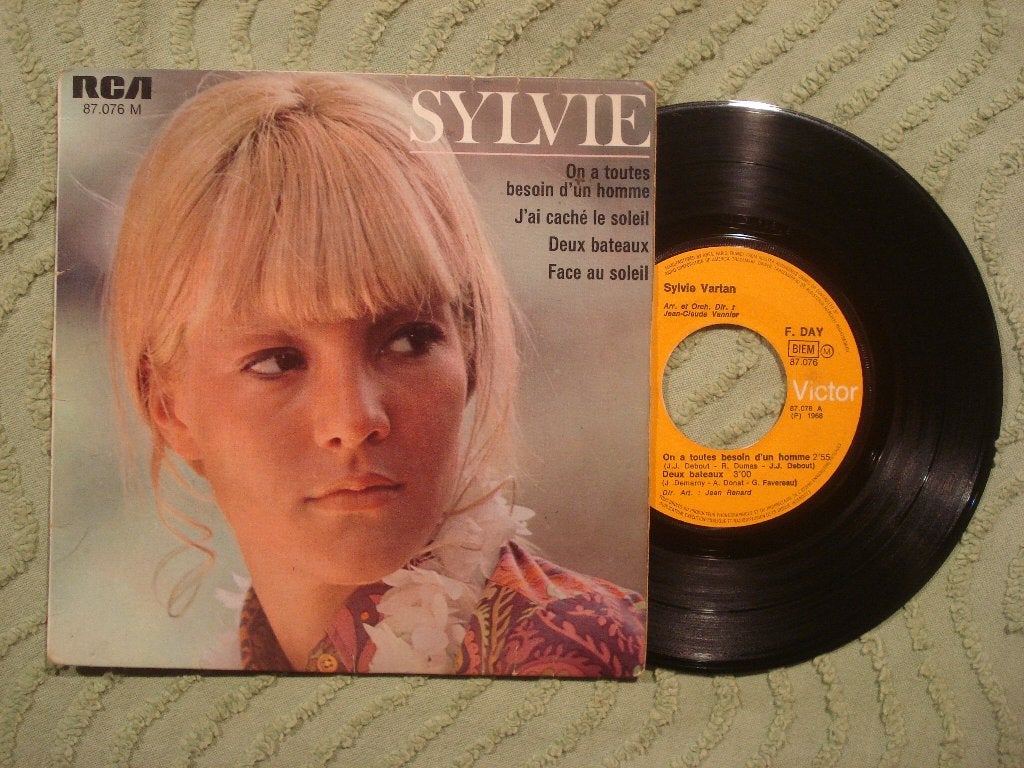 Sylvie Vartan 7" Vinyl EP: ‘On a toutes besoin d’un homme’, Gebruikt, 7 inch, Ophalen of Verzenden, Pop