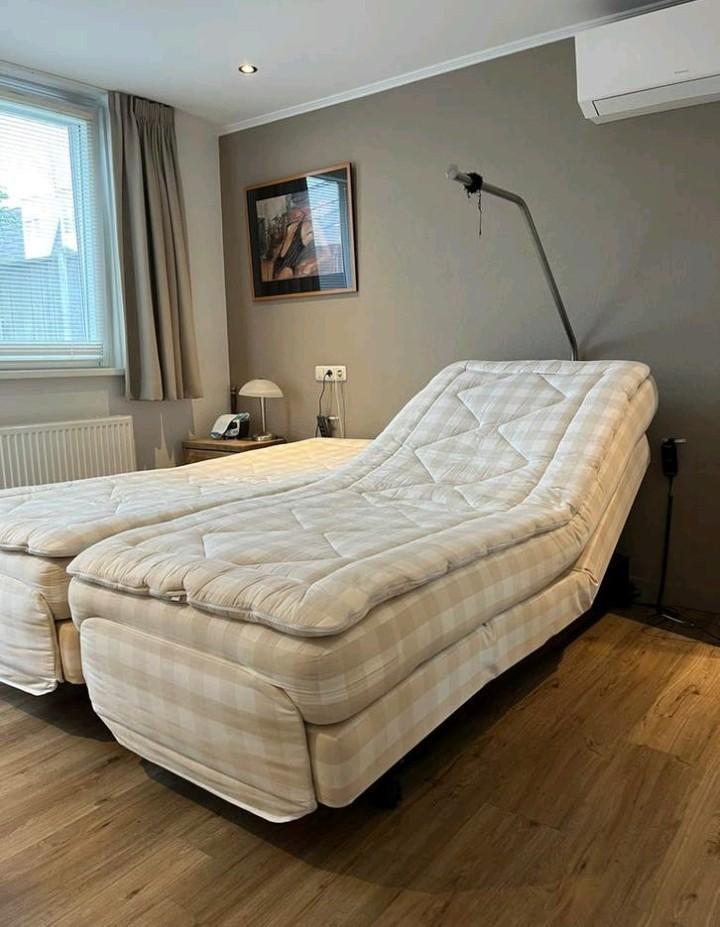 Hastens boxspring elektrisch verstelbaar en massage L:210 cm, Ophalen, 210 cm, Tweepersoons, Zo goed als nieuw