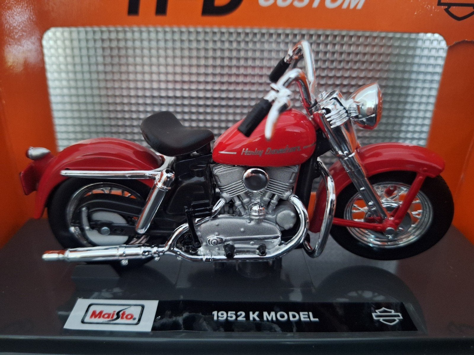 Harley-Davidson K Model 1952 Schaal 1:18, Maisto, Nieuw, Ophalen of Verzenden, Maisto