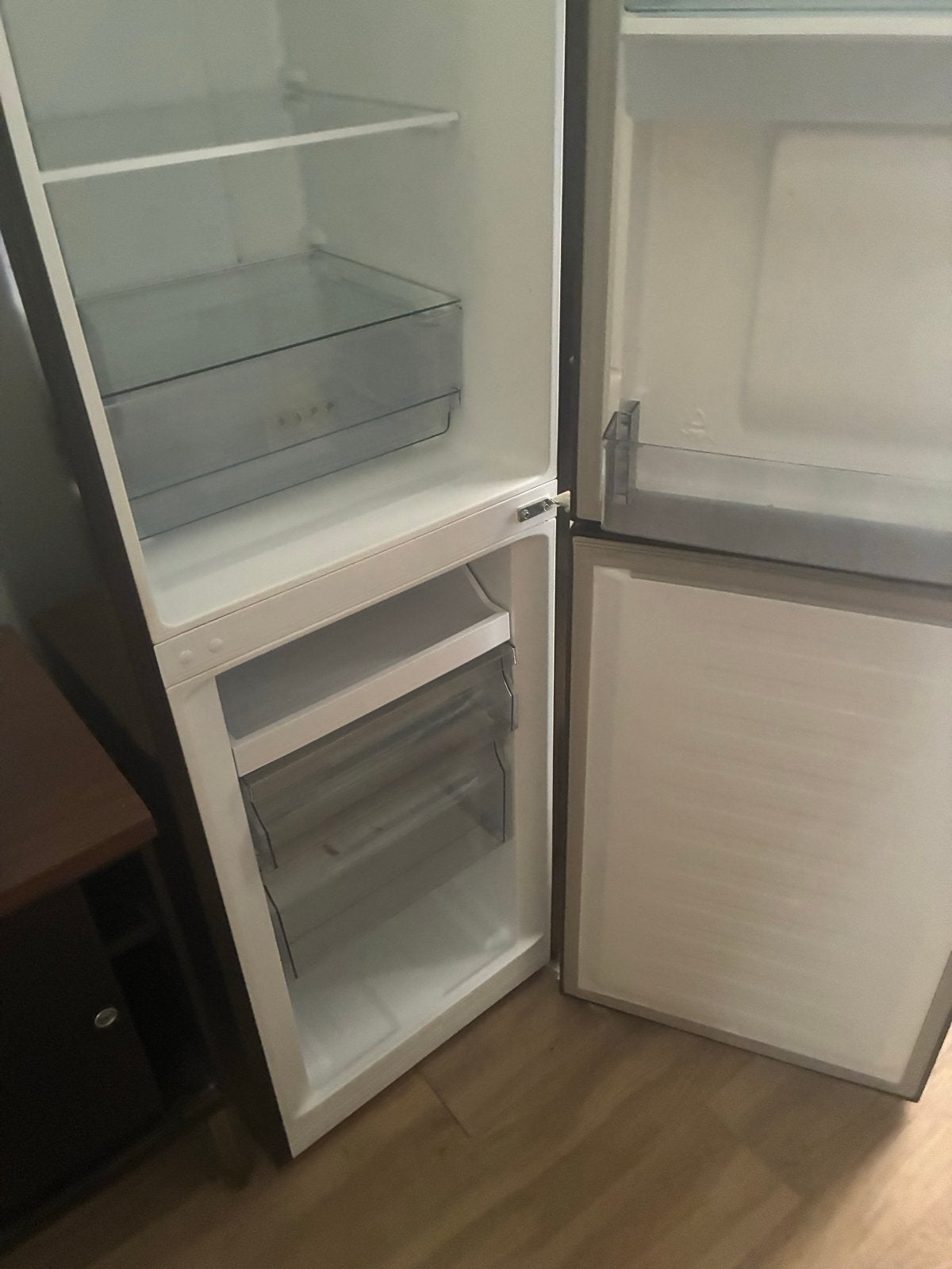 Logik Koelkast met aparte vriezer en waterdispenser, Witgoed en Apparatuur, Ophalen, Gebruikt, 200 liter of meer, 60 cm of meer