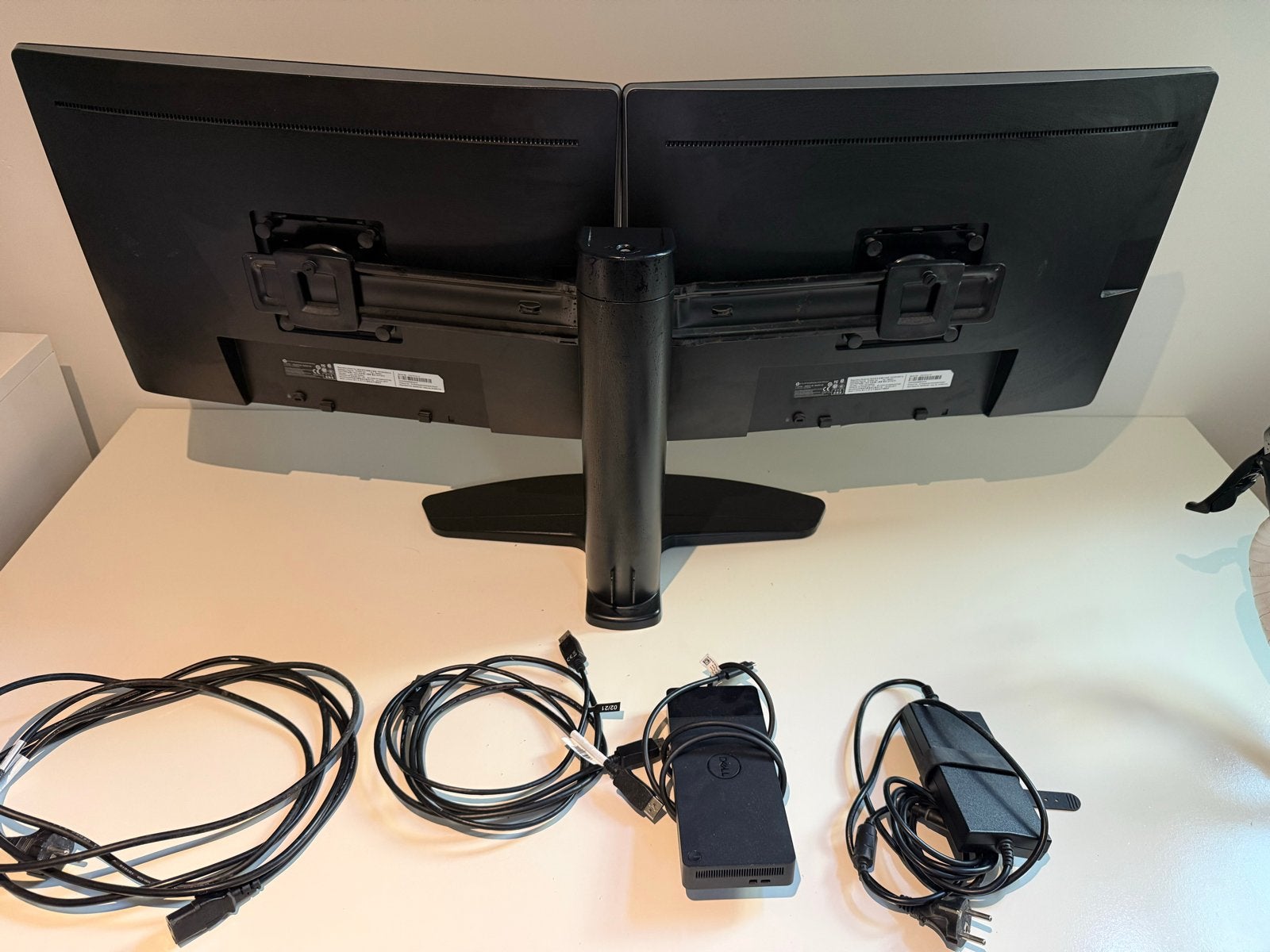 Complete Thuiswerk-set: 2x HP Monitor, Ergotron, Dell Dock, Computers en Software, Monitoren, Ophalen, HDMI, IPS, In hoogte verstelbaar