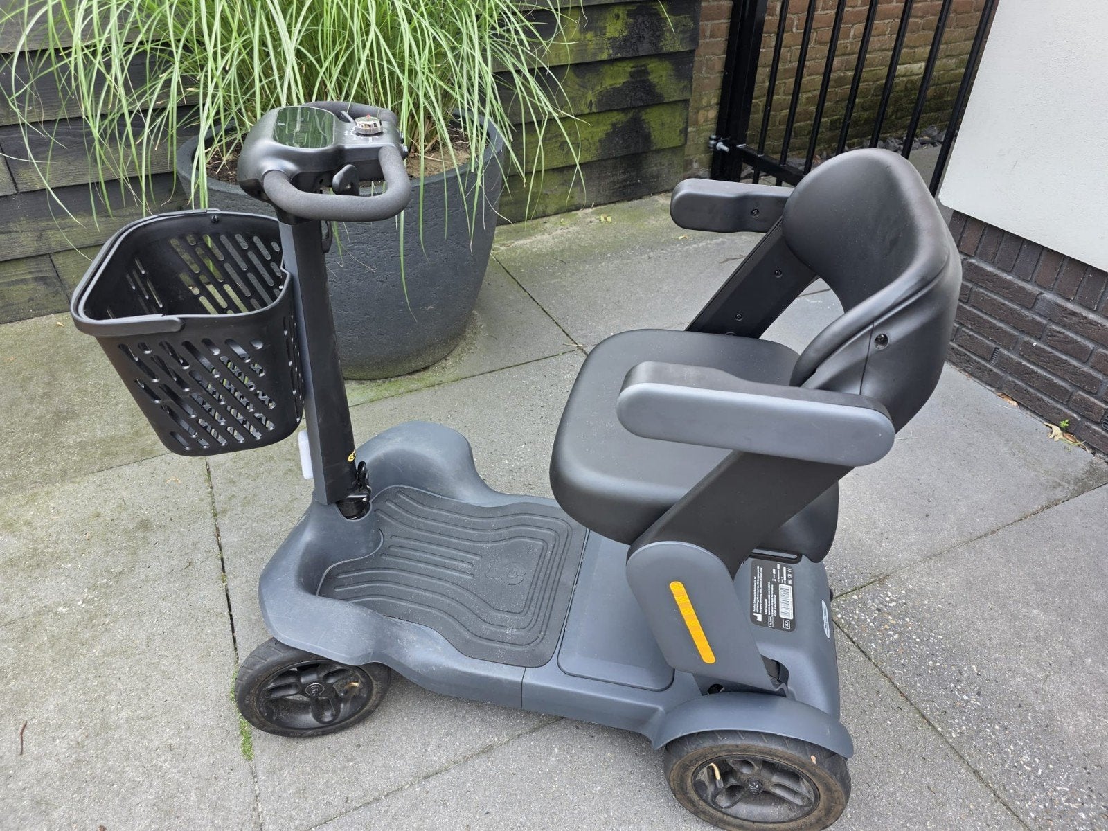 Inklapbare scootmobiel, 8 maand oud., Ophalen, Zo goed als nieuw, 36 t/m 45 km