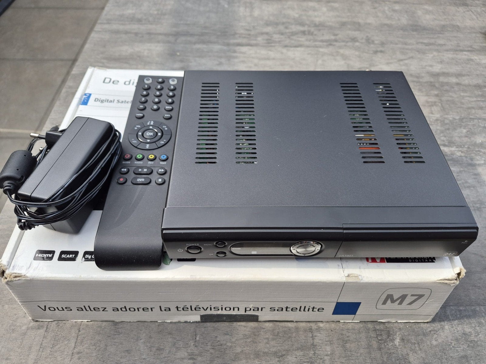 Complete SatellietTV Set: Triax Schotel, M7 Ontvanger, Finde, Ophalen, Gebruikt, (Schotel)antenne, Overige merken