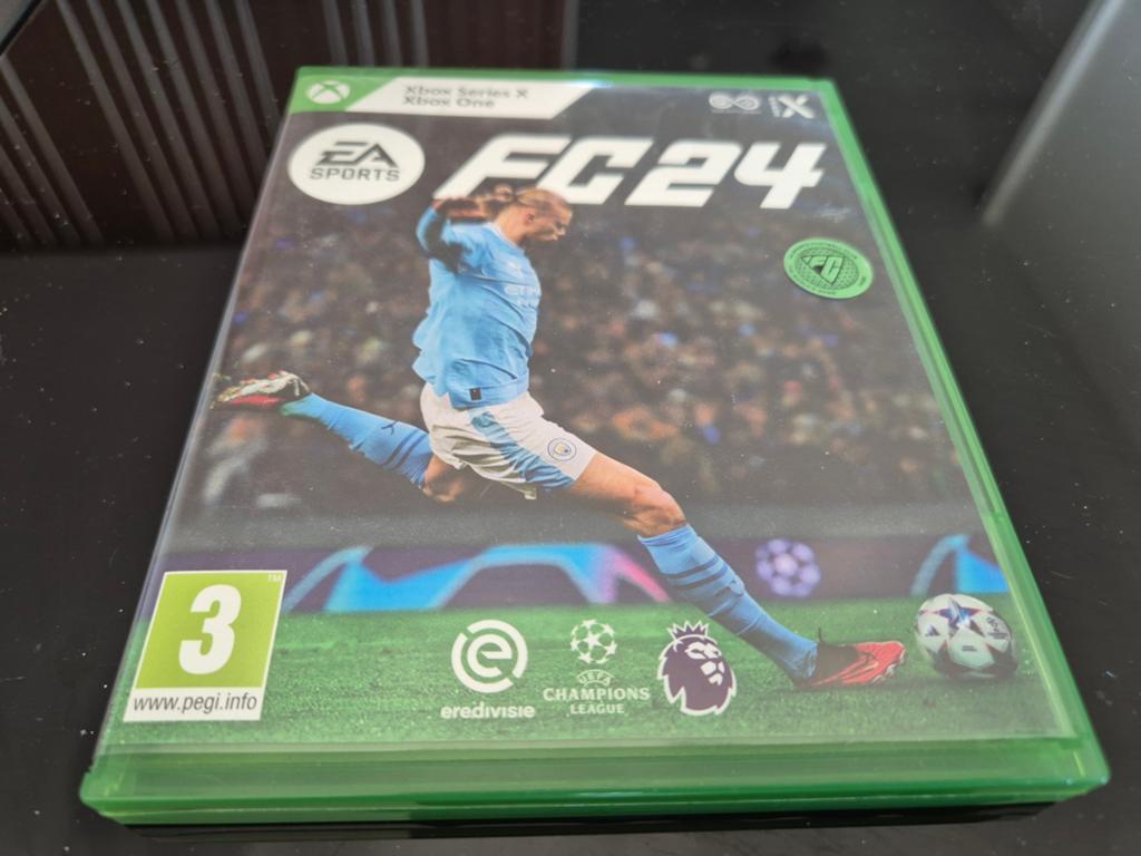 FC Fifa 24 XboX One en XboX One X, Spelcomputers en Games, Games | Xbox One, Ophalen of Verzenden, Zo goed als nieuw, Sport, 3 spelers of meer