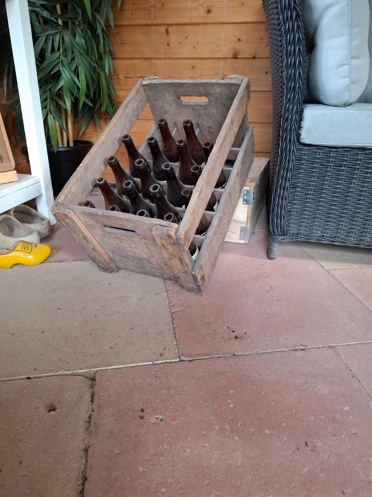Oude houten bierkrat met flessen - Brouwerij Seghers, Ophalen