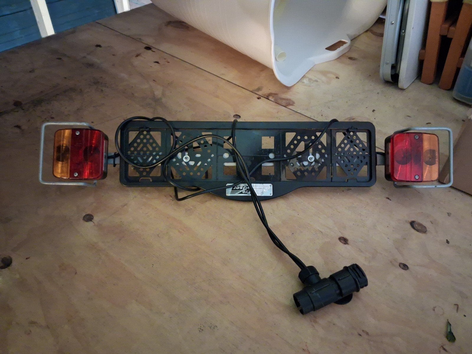 Kentekenplaathouder met verlichting en 13p stekker, Auto diversen, Kentekenplaathouders, Ophalen of Verzenden