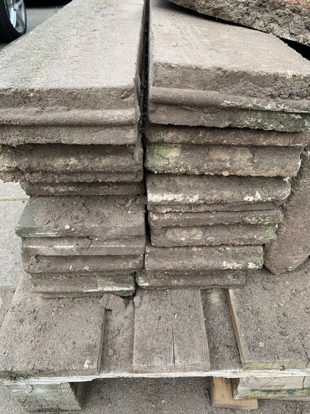 Halve tegels en opsluitbanden, Tuin en Terras, Ophalen, Zo goed als nieuw, Beton, Terrastegels
