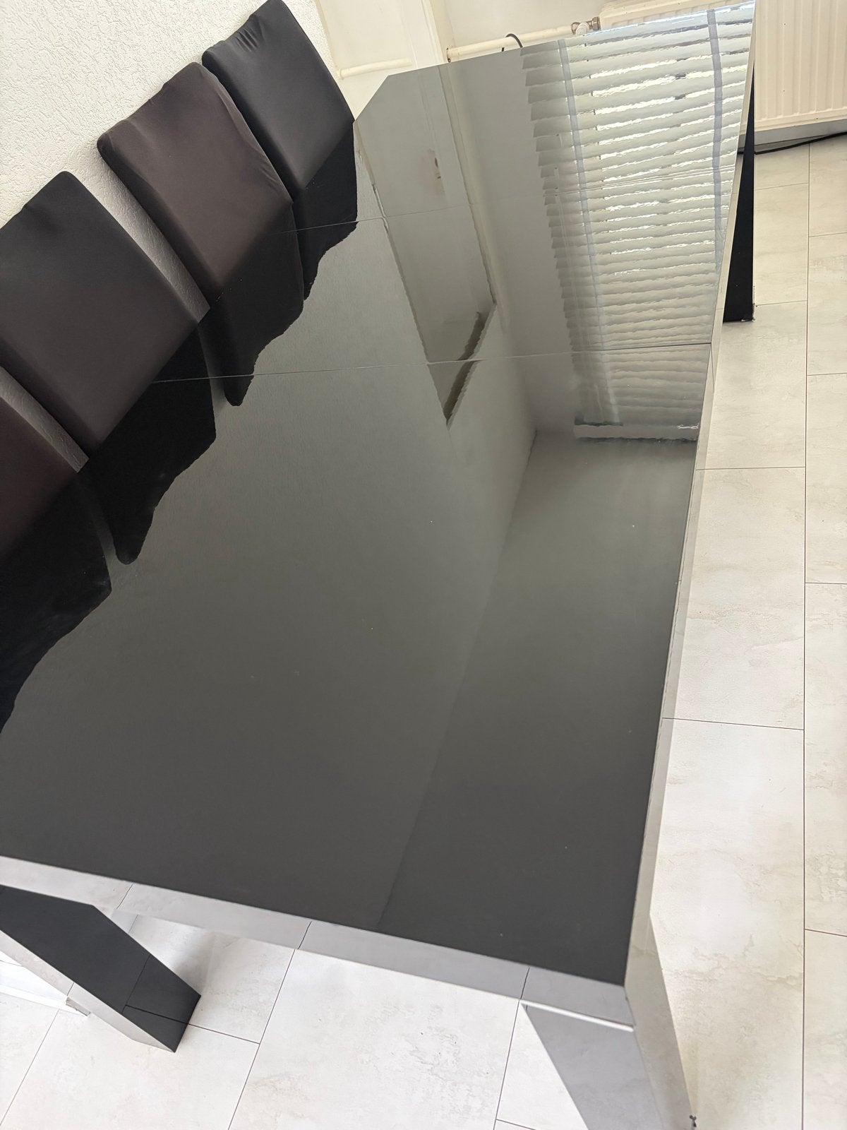 Moderne uitschuifbare eettafel - Zwart hoogglans, Huis en Inrichting, Tafels | Eettafels, Overige materialen, Gebruikt, Vijf personen of meer