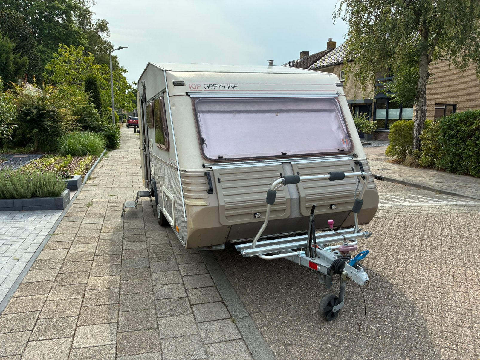 Kip greyline KG42T met luifel en voortent, Rondzit, Kip, Particulier, Luifel