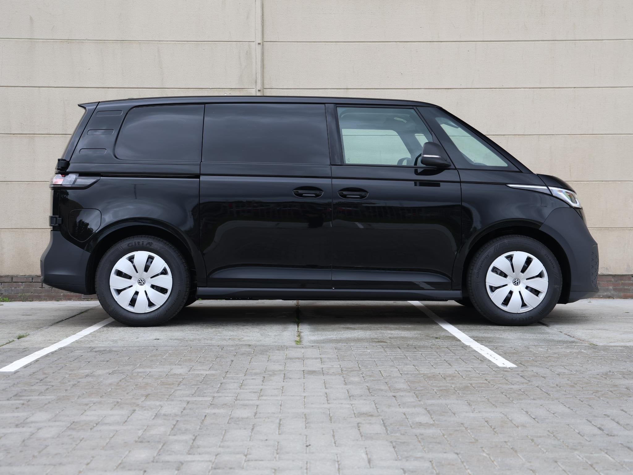 Volkswagen ID. Buzz Cargo Economy Limited Edition 286PK 79 k, Auto's, Bestelauto's, Automaat, Zwart, Volkswagen, Multifunctioneel stuurwiel