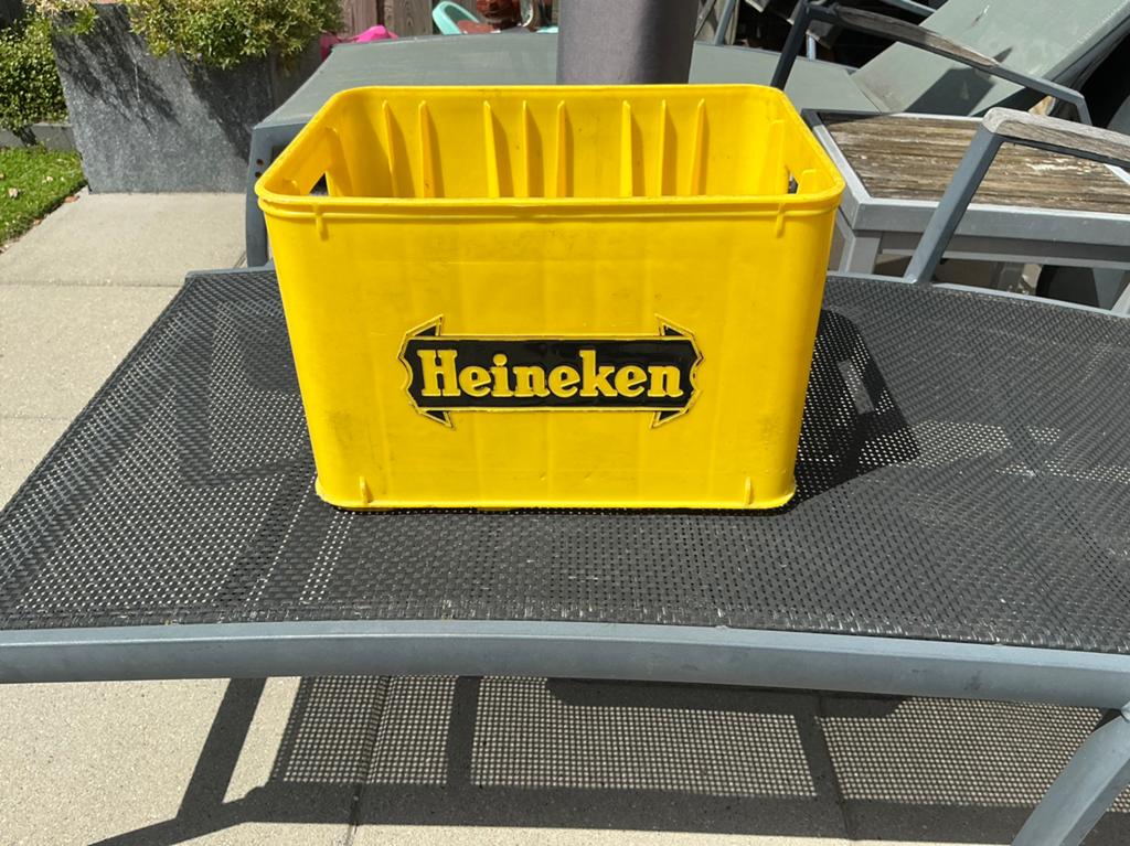 Geel heineken krat met ronde hoeken uit de jaren ‘80, Ophalen of Verzenden, Zo goed als nieuw, Overige typen, Heineken