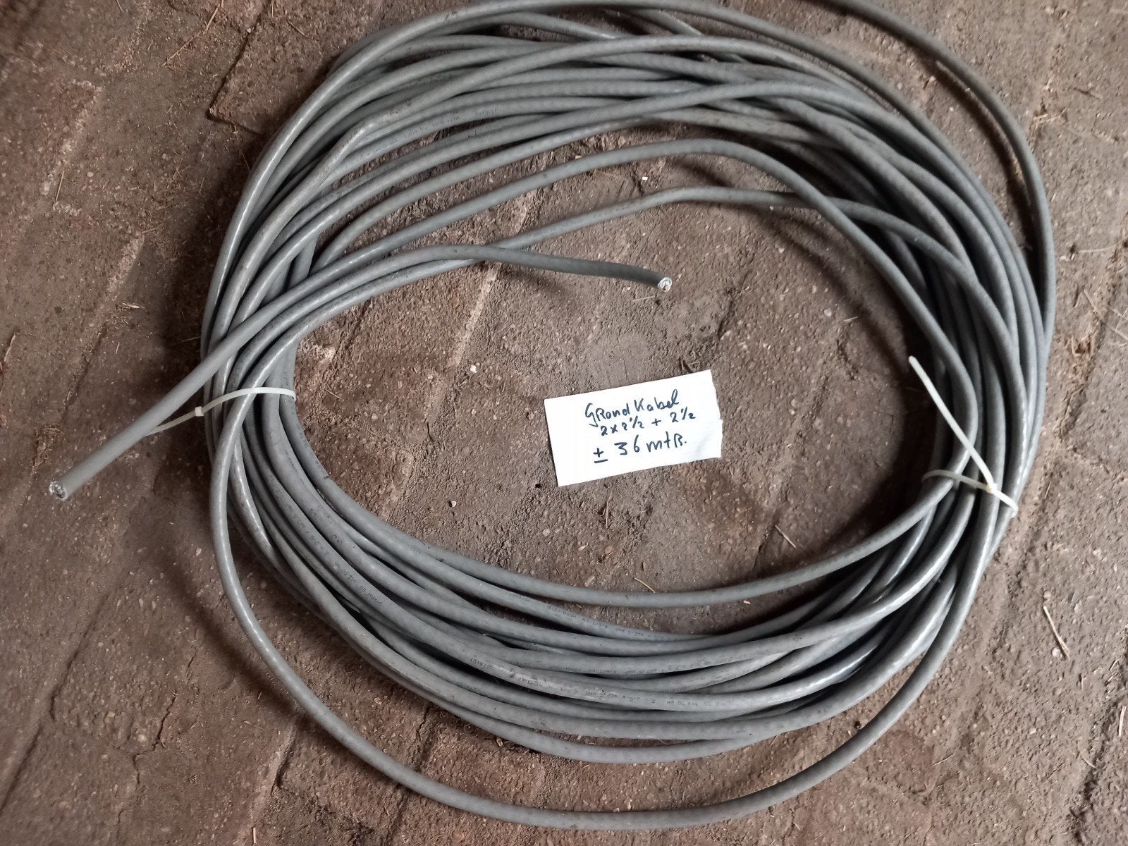 Grondkabel 2 x 2,5 + 2,5 - 36 meter, Doe-het-zelf en Verbouw, Ophalen of Verzenden, Gebruikt, Kabel of Snoer