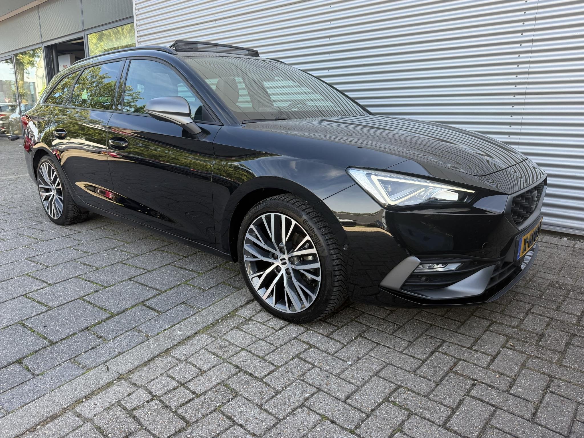 SEAT Leon Sportstourer 1.5 eTSI FR Business Intense 150PK |, Auto's, Dealer onderhouden, 4 cilinders, Leon, Alcantara
