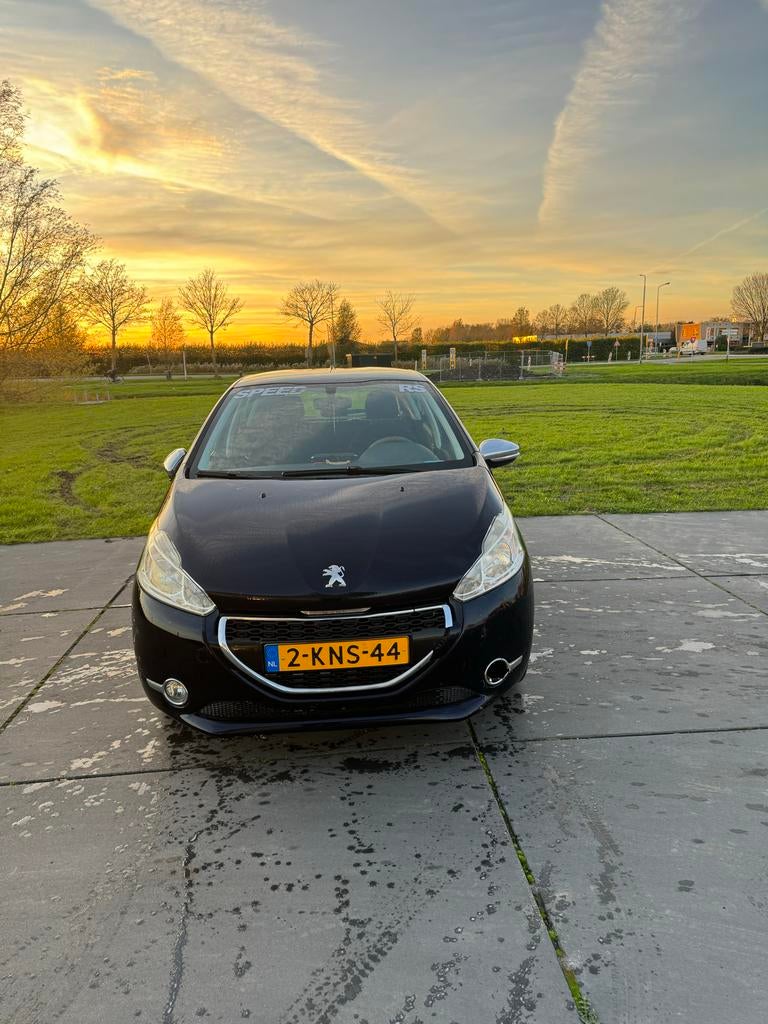 Peugeot 208  2013, Auto's, Peugeot, Voorwielaandrijving, 31 €/maand, 1199 cc, Blauw