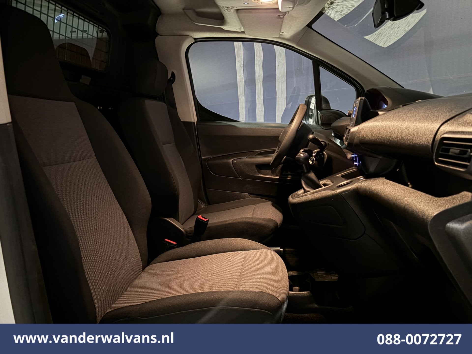 Peugeot Partner 1.5 BlueHDI L1H1 Euro6 Airco | Parkeersensor, Voorwielaandrijving, Stof, Gebruikt, 4 cilinders