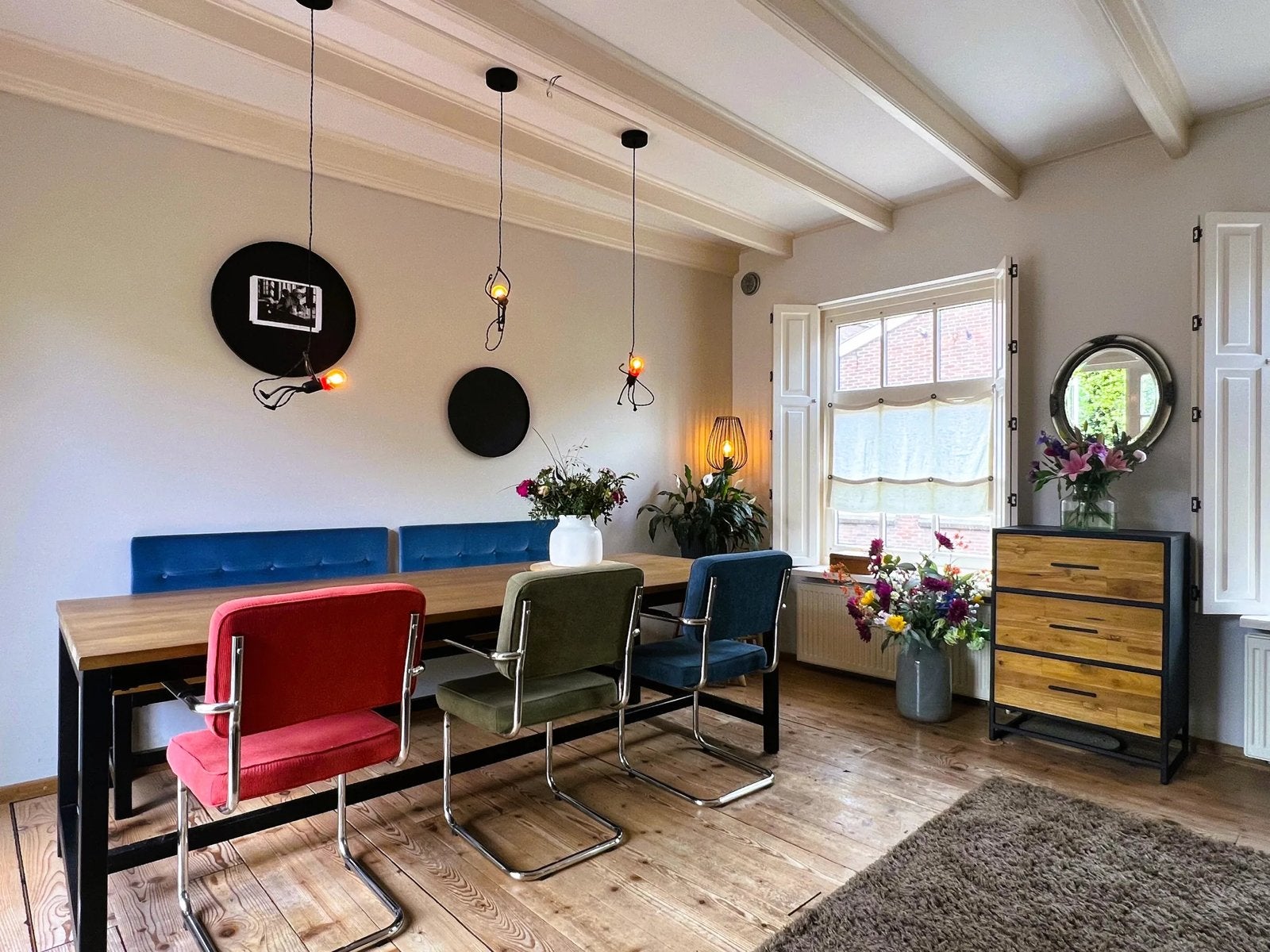 Eettafel met zitbank, metalen onderstel en houten blad, Huis en Inrichting, Ophalen, Gebruikt, Teakhout, 200 cm of meer
