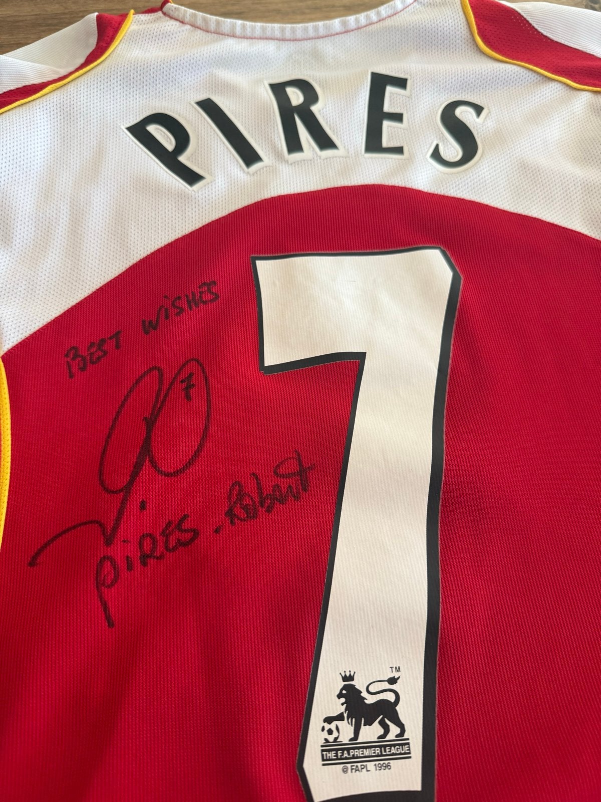 Gesigneerd Arsenal Pires shirt - Uniek verzamelobject!, Maat L, Ophalen of Verzenden, Zo goed als nieuw, Shirt