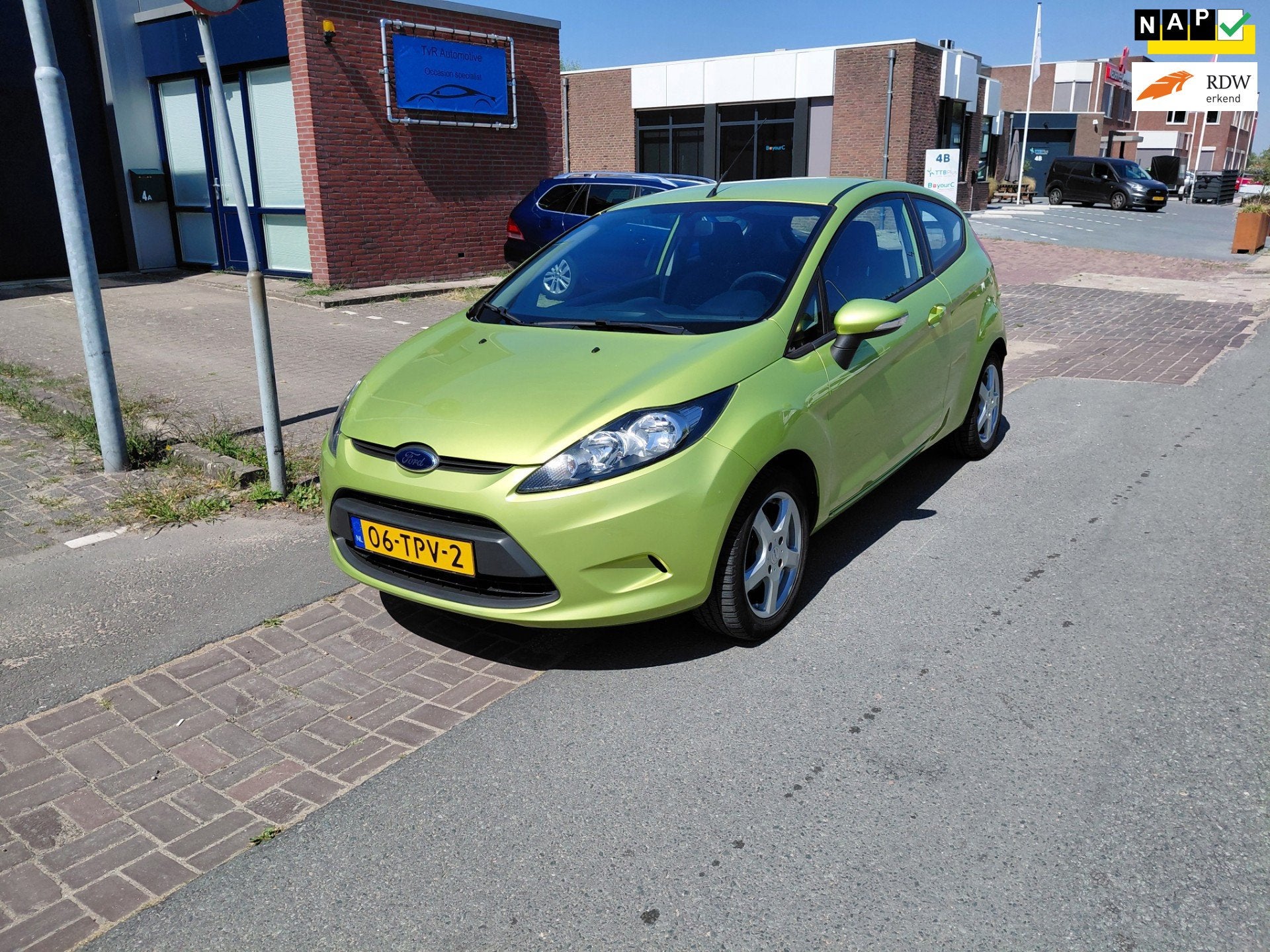 Ford Fiesta 1.25 Ghia Airco Dealer onderhouden, Auto's, Voorwielaandrijving, Euro 5, Gebruikt, 4 cilinders