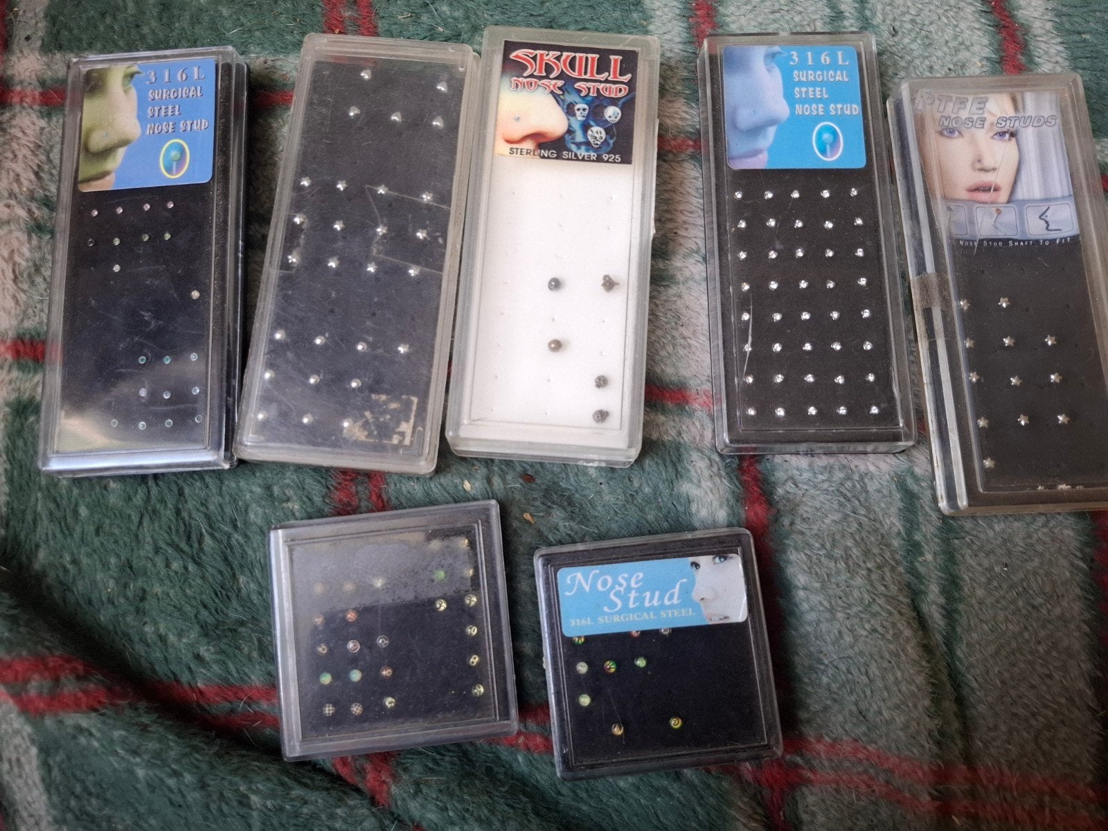 partij 165 x neuspiercings, Staal, Nieuw, Ophalen of Verzenden, Met strass