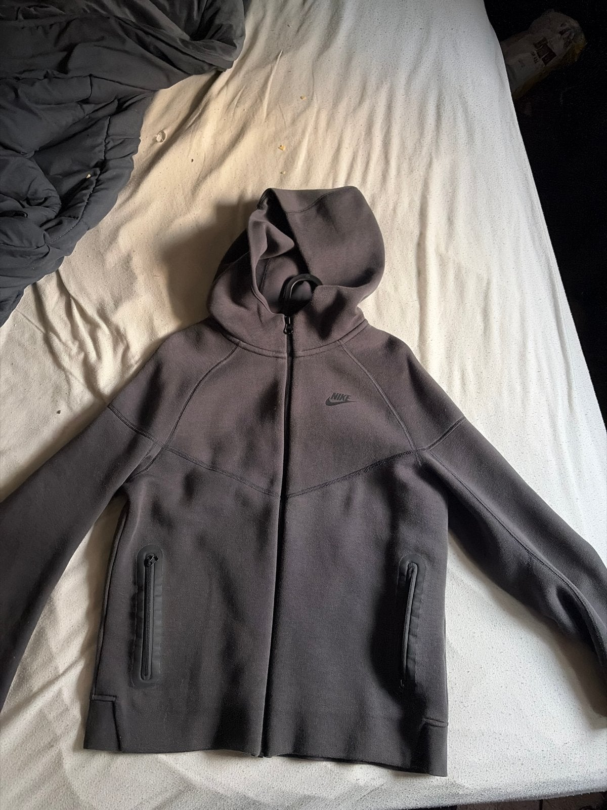 Nike Tech Fleece Hoodie - Donkergrijs, Kleding | Heren, Ophalen of Verzenden, Zo goed als nieuw, Maat 48/50 (M), Grijs