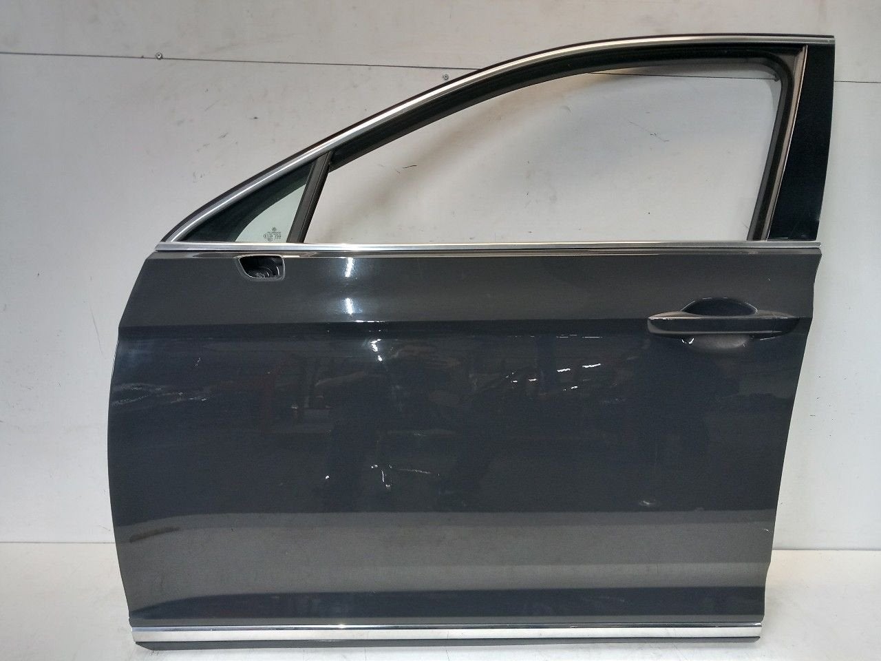 Portier links voor Volkswagen Passat, Auto-onderdelen, Onderdelen@venauto.nl, Van der Ven Autorecycling B.V., Gebruikt, Ettenseweg 76, 4706 PB Roosendaal, The Netherlands
