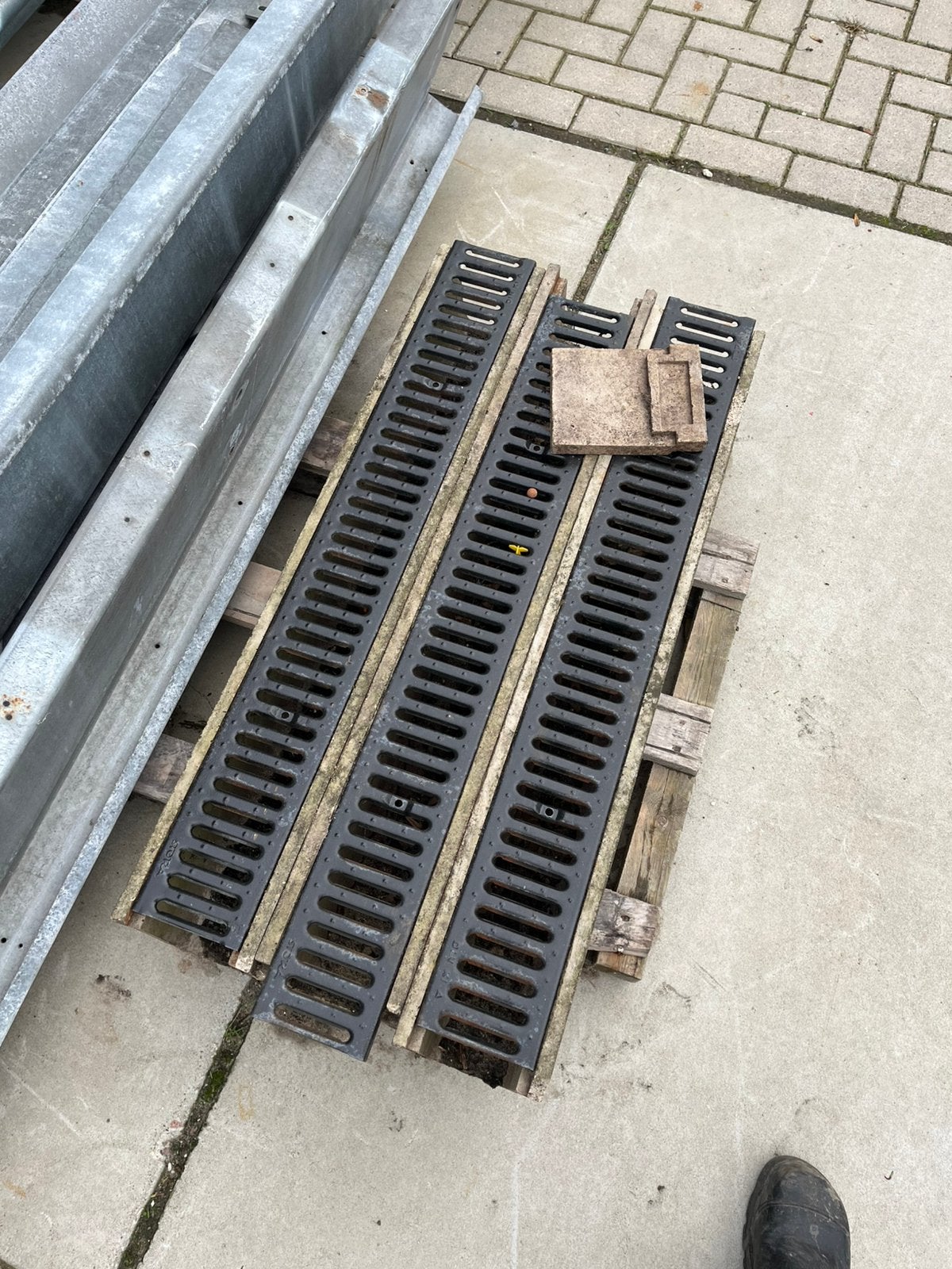 Afwaterings goot, Ophalen, Afvoer, Zo goed als nieuw, Minder dan 2 meter
