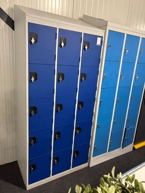 Lockerkast 15 deurs lichtgrijs met donkerblauwe deuren, Niet ingevuld, Gebruikt, Niet ingevuld, Ophalen of Verzenden