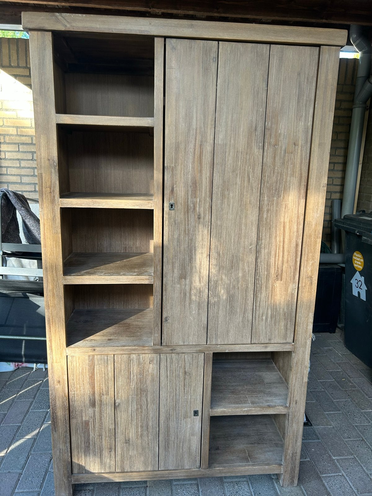 Houten kast met lichte gebruiksporen, Gebruikt, 150 tot 200 cm, 25 tot 50 cm, Overige houtsoorten