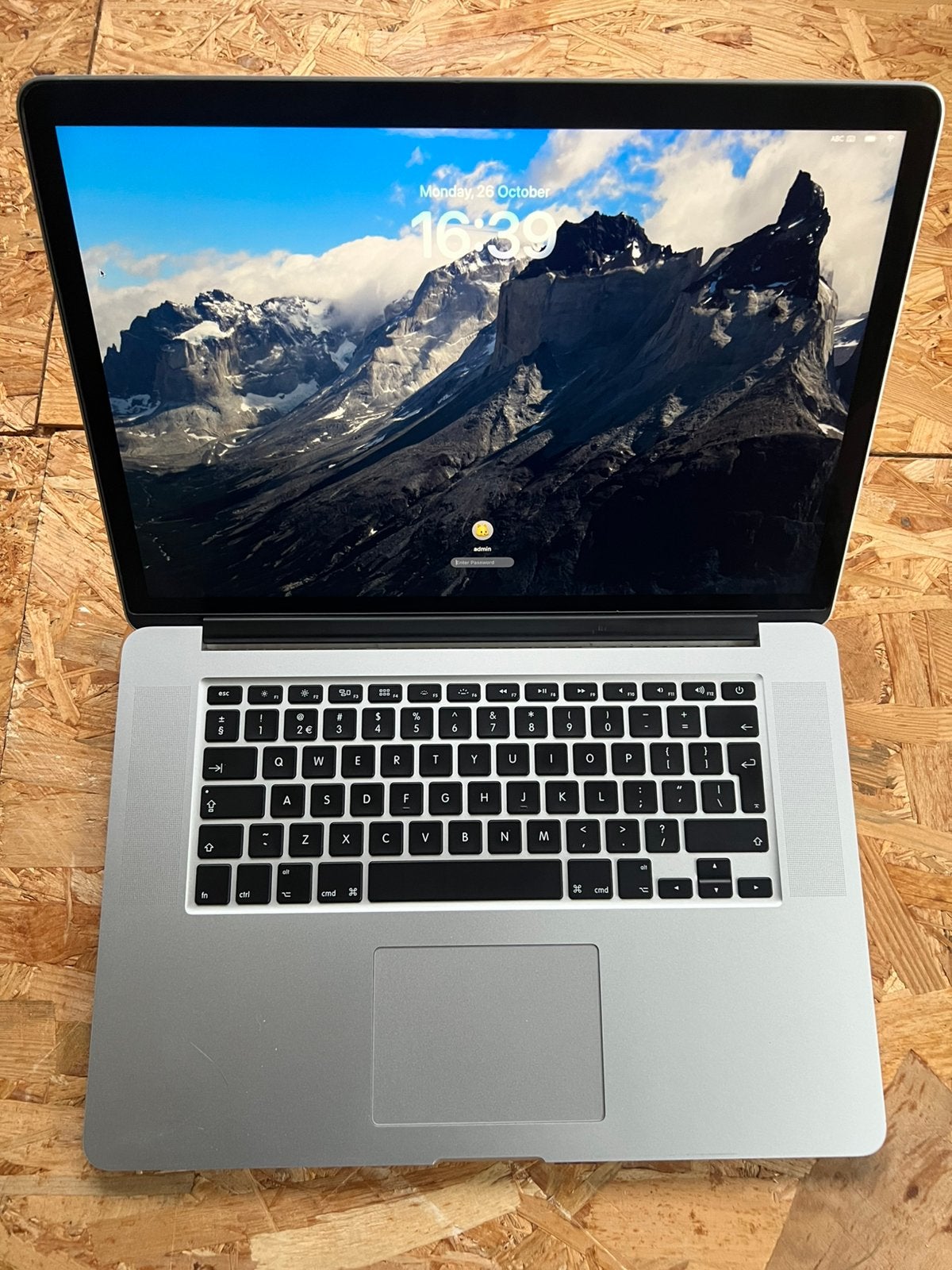MacBook Pro 2015 15 2.8GHz 16gb Quad Core i7, MacBook Pro, 256 GB, 2 tot 3 Ghz, Ophalen of Verzenden
