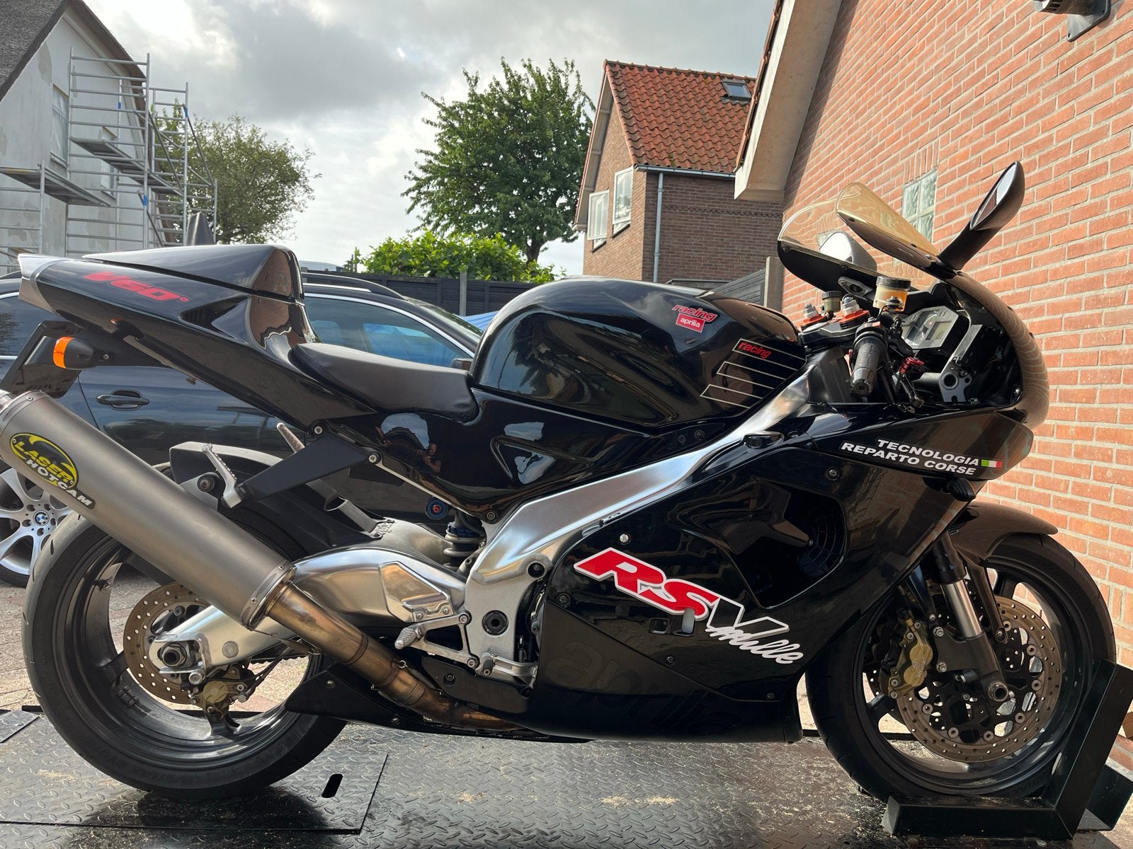 Aprilia RSV Mille Black - cbr1000 gsxr1000 r1 zx 9r, 2 cilinders, Sportuitlaat, Motorrijbewijs A, Gebruikt